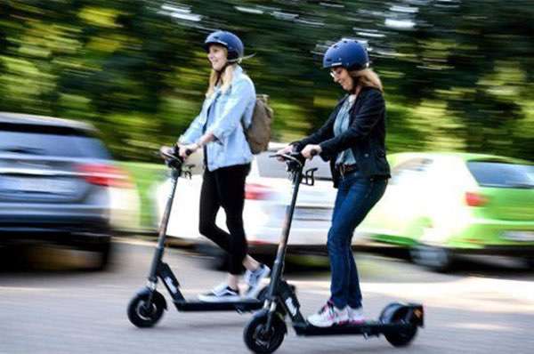 共享電動滑板車出行 電動滑板車出行